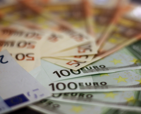 To dobry moment, aby wszystkie siły polityczne podjęły współpracę w sprawie przystąpienia do strefy euro i dostosowania gospodarki oraz systemu prawnego do tej zmiany.