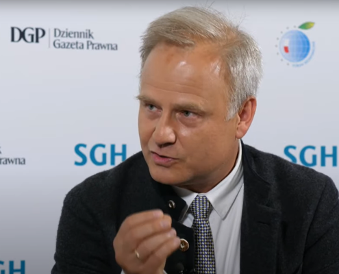 Czy powinniśmy wrócić do przygotowań związanych z wprowadzeniem waluty euro w Polsce? Dlaczego w dobie zmieniających się dyrektyw unijnych powinniśmy decydować w tej sprawie jak najszybciej? Podczas tegorocznego Forum Ekonomicznego w Karpaczu prof. Artur Nowak-Far, doradca programowy ds. euro w Fundacji Wolności Gospodarczej, udzielił wywiadu dla Szkoły Głównej Handlowej.