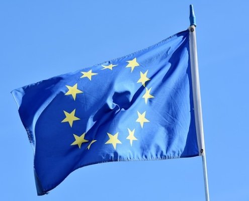 Polki i Polacy wierzą w różne mity na temat polskiej gospodarki i tego, jaki wpływ ma na nią Unia Europejska. Nie jesteśmy też świadomi wielu korzyści z członkostwa Polski w UE – wynika z badania przeprowadzonego przez Opinia24 dla Fundacji Wolności Gospodarczej.