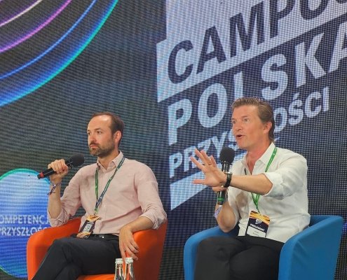W książce "Otwartość: historia postępu ludzkości" Johan Norberg przekonuje, że tylko otwarte społeczeństwa mogą na dłuższą metę się rozwijać, i ostrzega przed mrocznymi konsekwencjami społeczeństw zamkniętych.