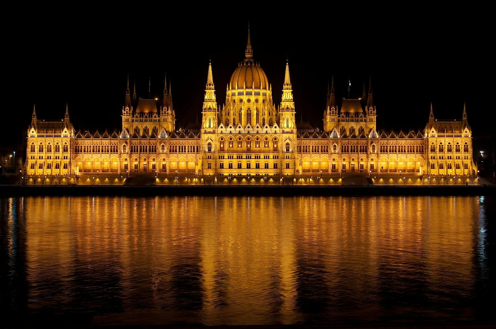 pexels-pixabay-73796 Ekipa Viktora Orbána nigdy nie zabrnęła w ślepy zaułek, w którym znalazł się obóz Jarosława Kaczyńskiego, obiecując, że będzie "bronić Polaków przed euro" – tłumaczy dla portalu wyborcza.pl Artur Nowak-Far, SGH, doradca programowy ds. euro w Fundacji Wolności Gospodarczej.