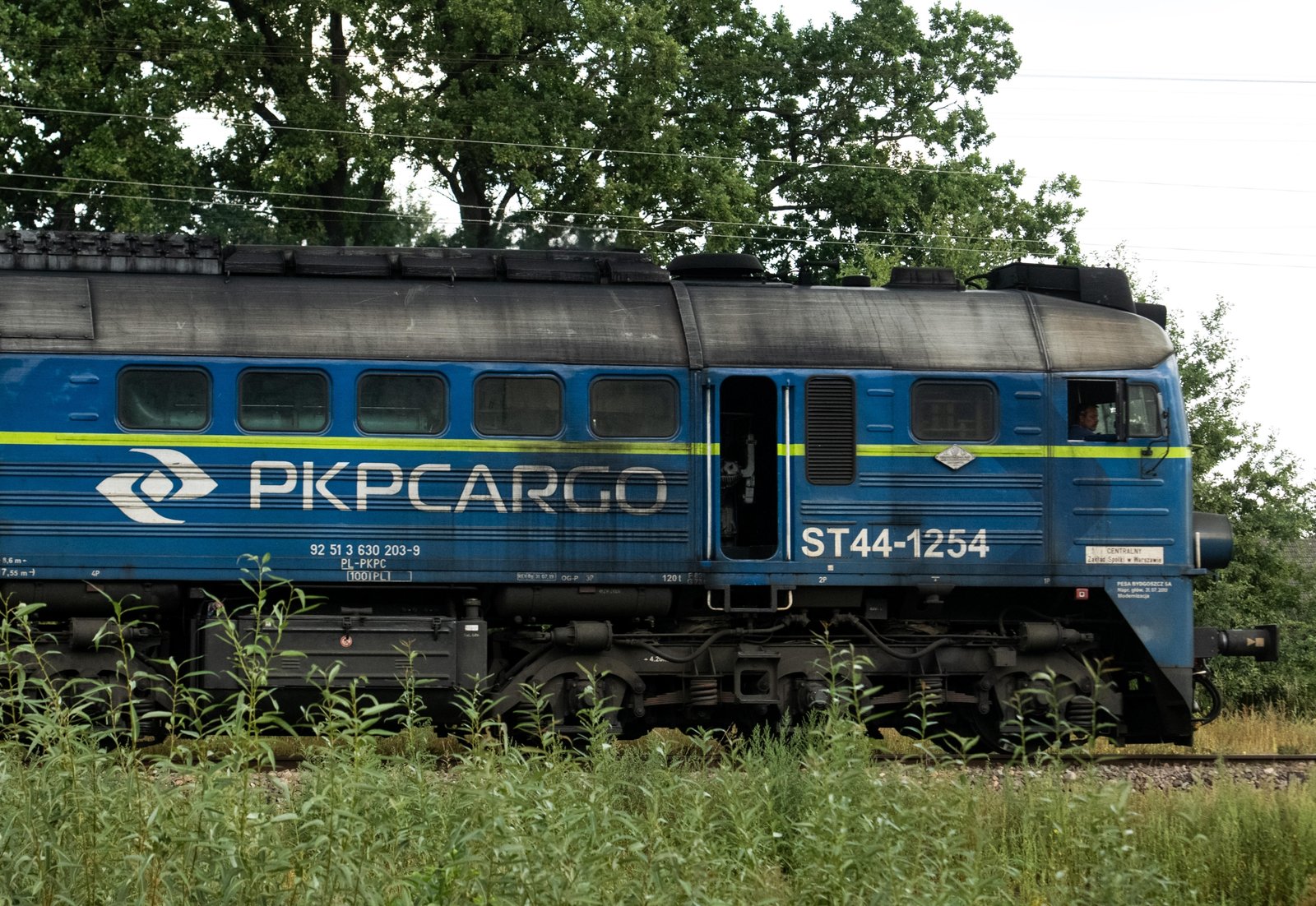 Na jakie tory sprowadziło PKP Cargo i PKP Energetyka Prawo i Sprawiedliwość? Po co politykom w zarządach PKP Cargo były Apple Watch’e i komputer gamingowy? Najnowszy film wyprodukowany przez Fundację Wolności Gospodarczej obnaża absurdy zarządzania spółkami kolejowymi.