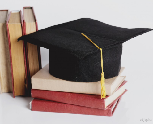 Wraz z uczelnianymi Klubami Austriackiej Szkoły Ekonomii, zebraliśmy spis najlepszych książek do nauki podstaw rzetelnej ekonomii – od studentów, dla studentów (i nie tylko!)